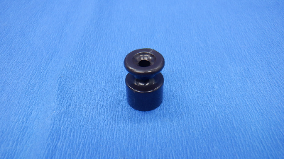 Изолятор для наружного монтажа пластик цвет коричневый (100 шт/уп)